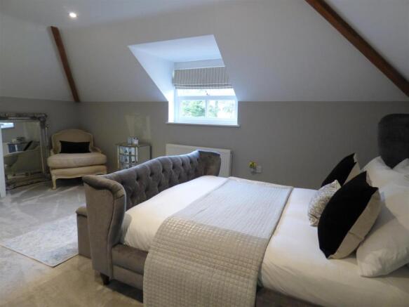 PRINCIPAL BEDROOM