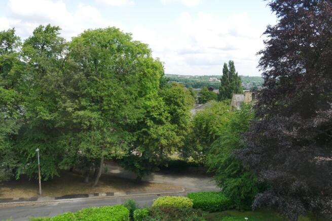 2 bed Apartment to rent Image 10