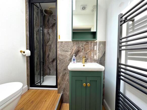 3 bed House to rent Image 8