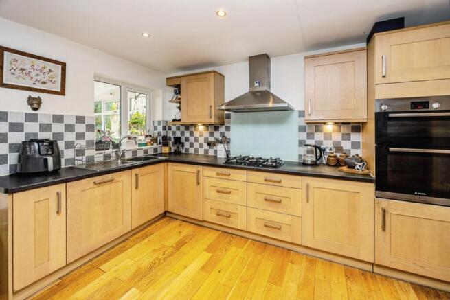 4 bed Detached for sale Image 5