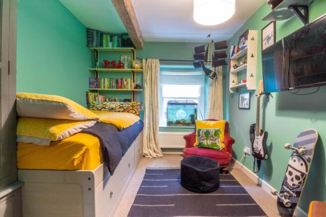 3 bed Terraced for sale Image 11