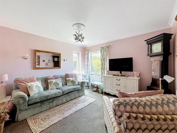 4 bed House for sale Image 11
