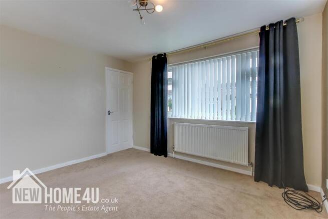 MASTER BEDROOM: