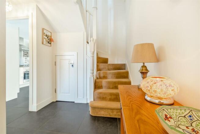 8571786-interior17.jpg