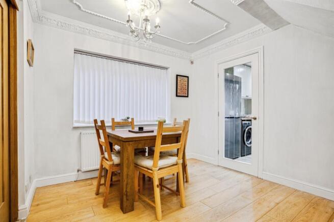 4 bed Detached for sale Image 7