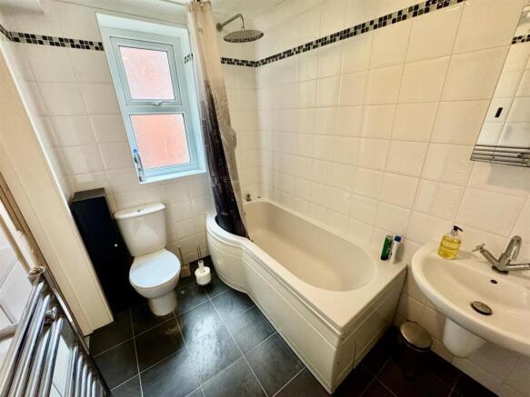 2 bed Flat for sale Image 8