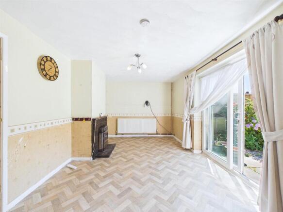 2 - Three-Bedroom House in Winterboune.jpg