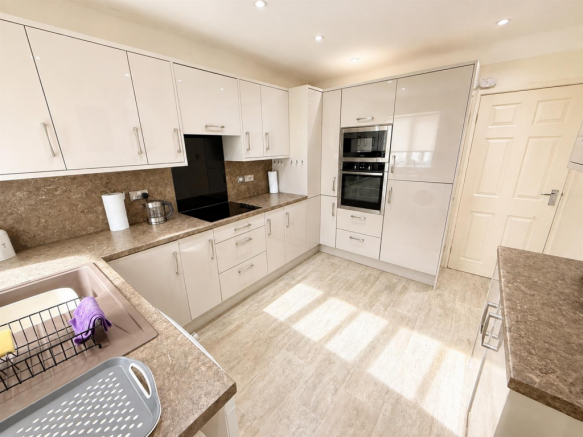 Grenville Drive, Pensby, Wirral photo 4