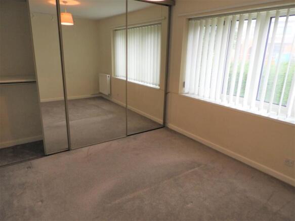 153 hoyles lane bed 1.JPG