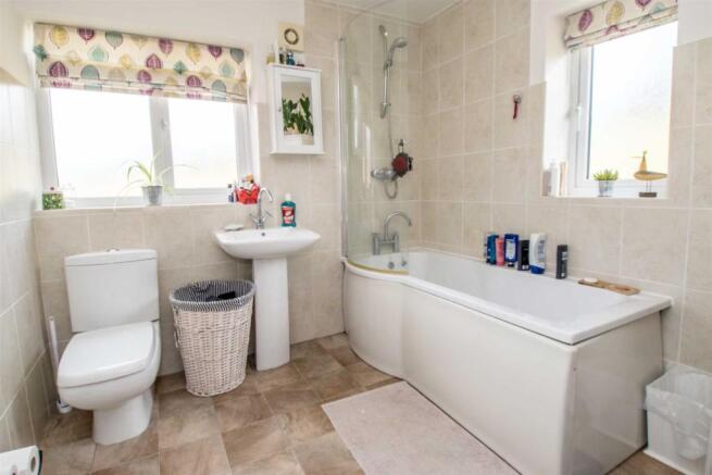 EN SUITE BATHROOM