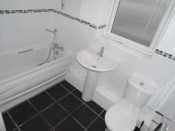 3 bed Flat Share to rent Image 8