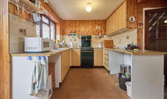 L Shaped Dining Kitchen to Rear