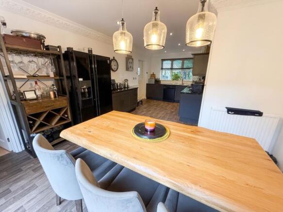 4 bed Detached for sale Image 6