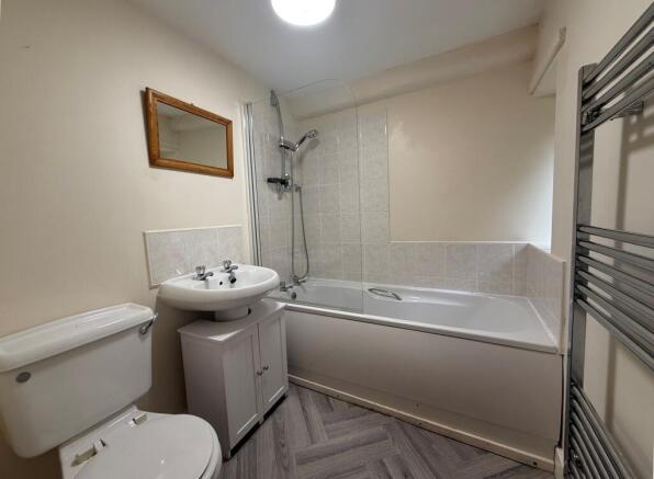 1 bed Semi-Detached to rent Image 4