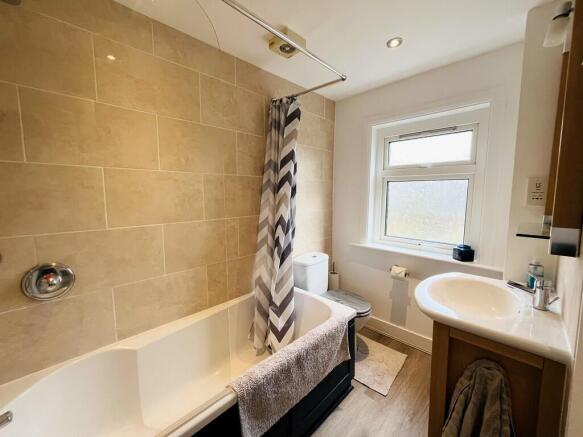 family bathroom 1