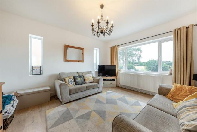 8558784-interior11.jpg