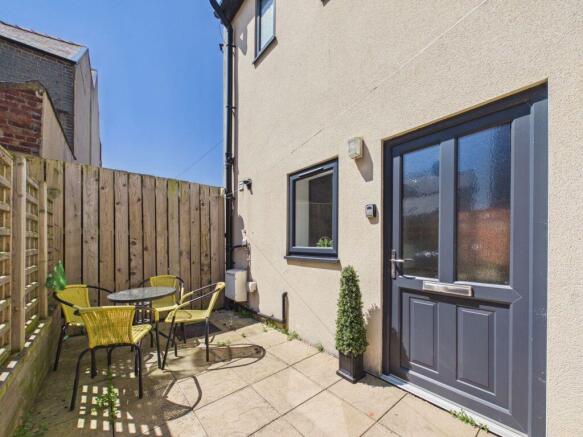 2 bed Apartment for sale Image 12
