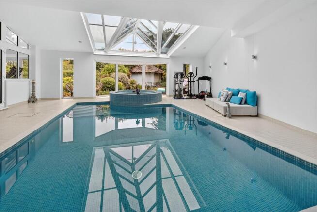 4 bed Detached for sale Image 8