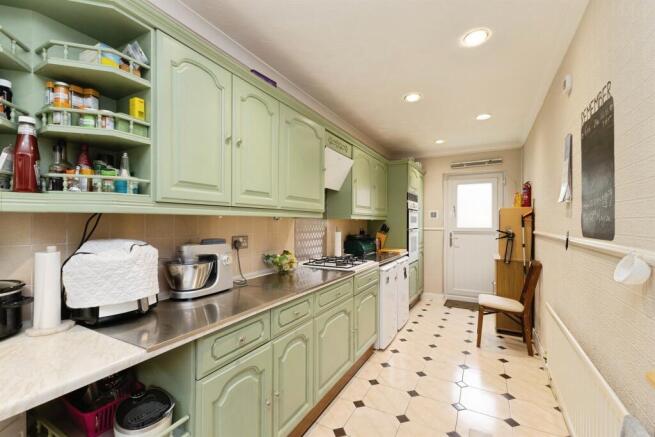 4 bed Semi-Detached for sale Image 5