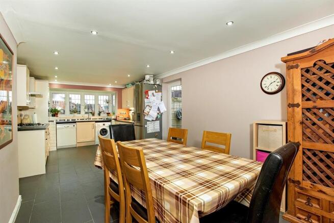 Fitted Kitchen/diner