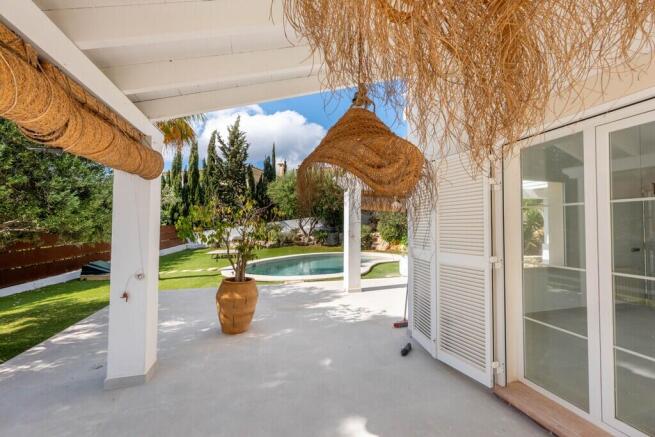 Covered Terrace (3)