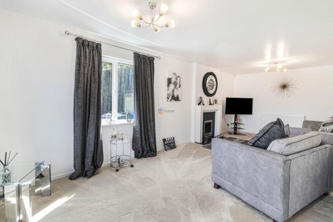 6 bed Detached for sale Image 7