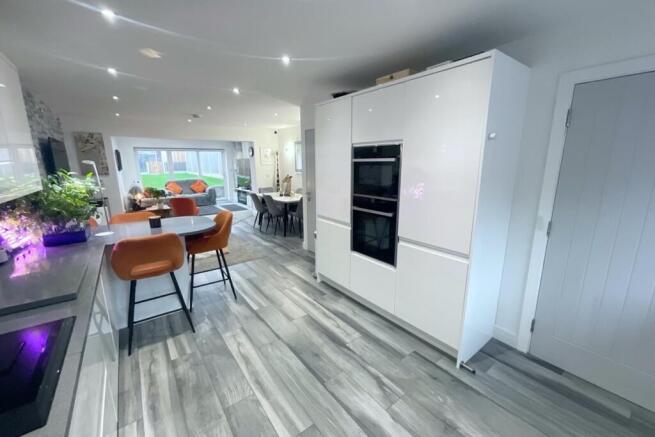 4 bed Detached for sale Image 11