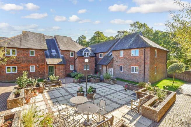 The Slade, Tonbridge, Kent photo 5