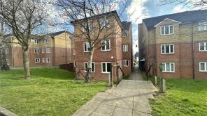 Flat 10, 53 Golden Court, Park Road, New Barnet, Barnet EN4 9TE