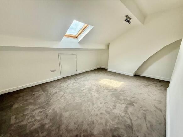 3 bed Apartment to rent Image 5