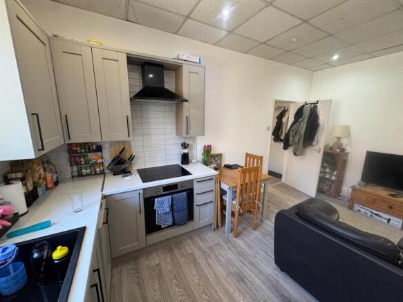 Flat 4, 256 CMR Kitchen wide.jpeg