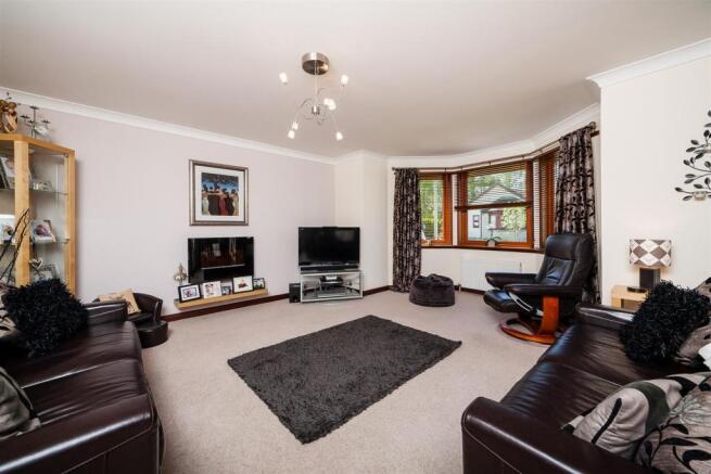 Lounge/ Dining Area