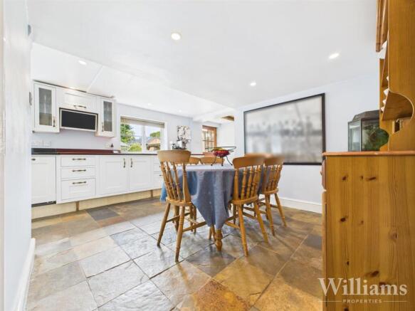 CAM04950G0-PR0095-STILL020 - Copy.jpg