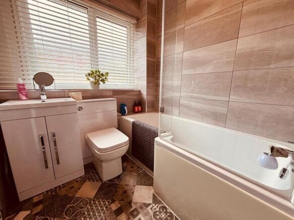 3 bed Town House for sale Image 5