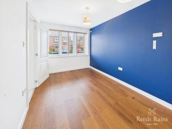 5 bed Detached for sale Image 4