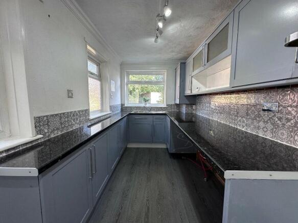 2 bed Terraced to rent Image 6