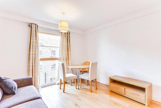 2 bed Penthouse to rent Image 4