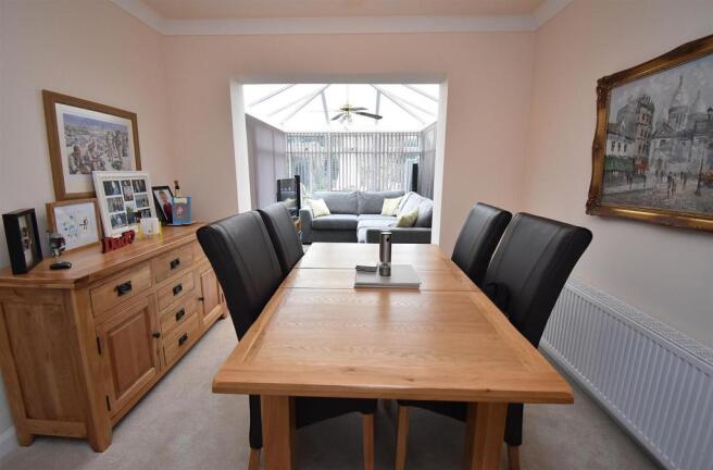 DINING ROOM.jpg