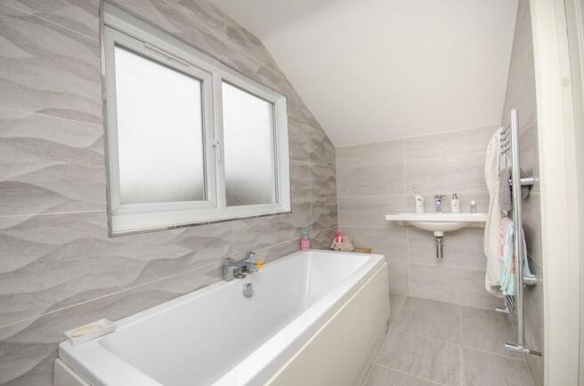 Ensuite bathroom.jpg