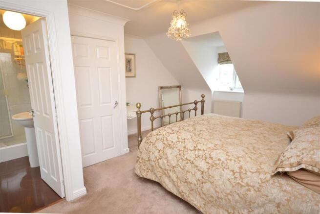 Master bedroom 2.JPG