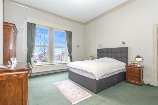 5 bed Detached for sale Image 5