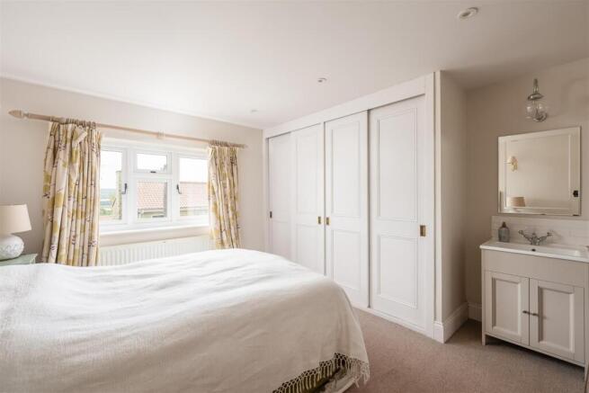 3 bed House for sale Image 9