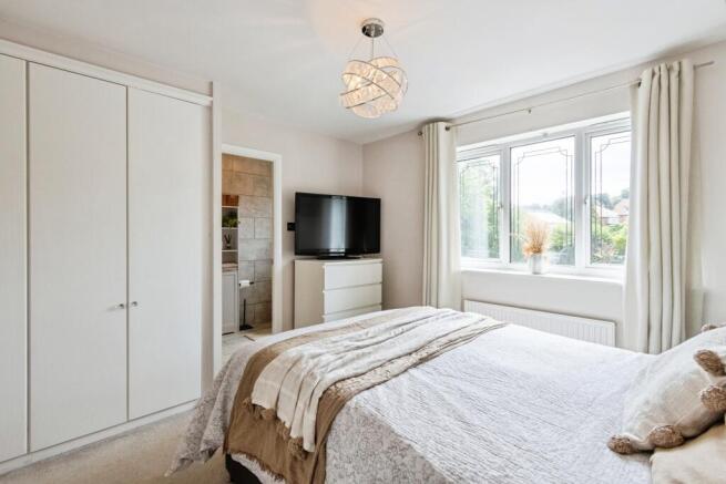 4 bed Detached for sale Image 9