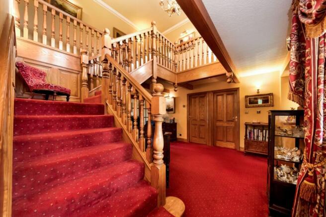 5 bed Detached for sale Image 11