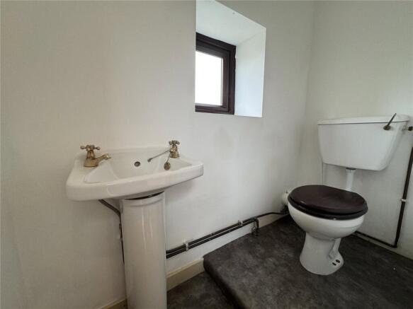 3 bed End of Terrace to rent Image 4