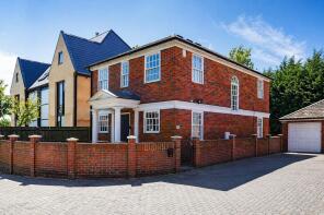 1, Lewis Close, London N14 5HW