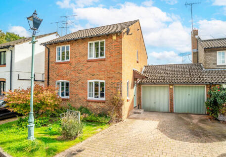 Kingfisher Close, Wheathampstead, St. Albans, Hertfordshire, AL4