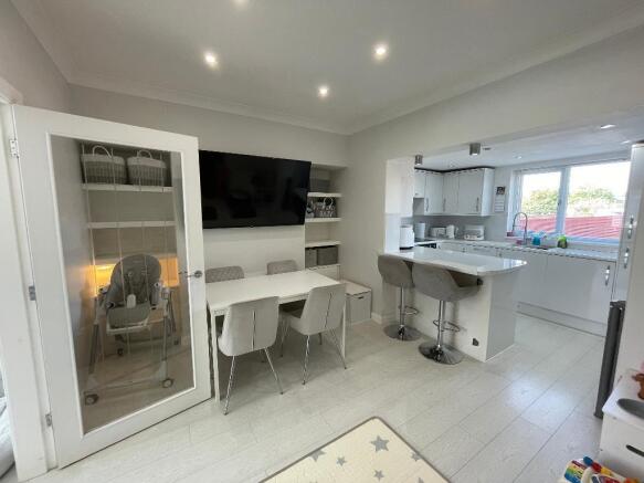 Kitchen/ Dining Area