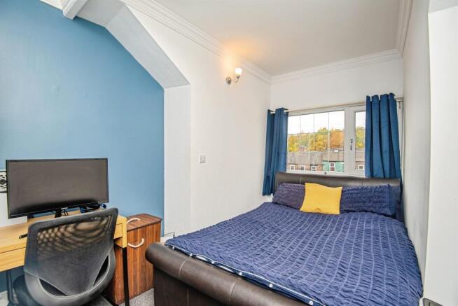 4 bed Terraced for sale Image 12