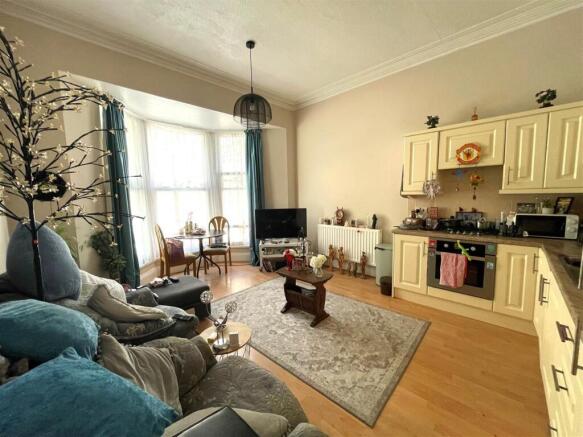 Lounge / Kitchen